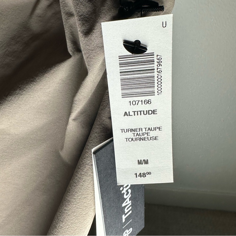 Aritzia TNA altitude pants - Picture 3 of 3